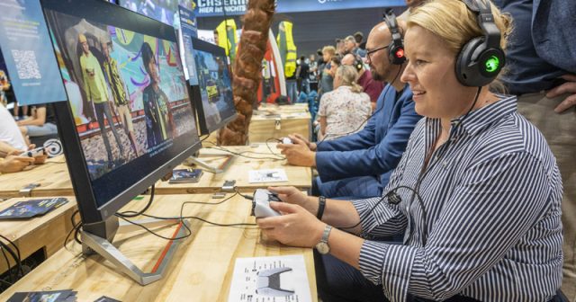 Berlins Wirtschaftssenatorin Franziska Giffey (SPD) auf der Gamescom 2023 - Foto: Koelnmesse / Uwe Weiser